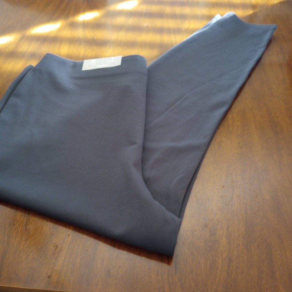 Chicos NWT Gray Leggings, size 2 = size 12
